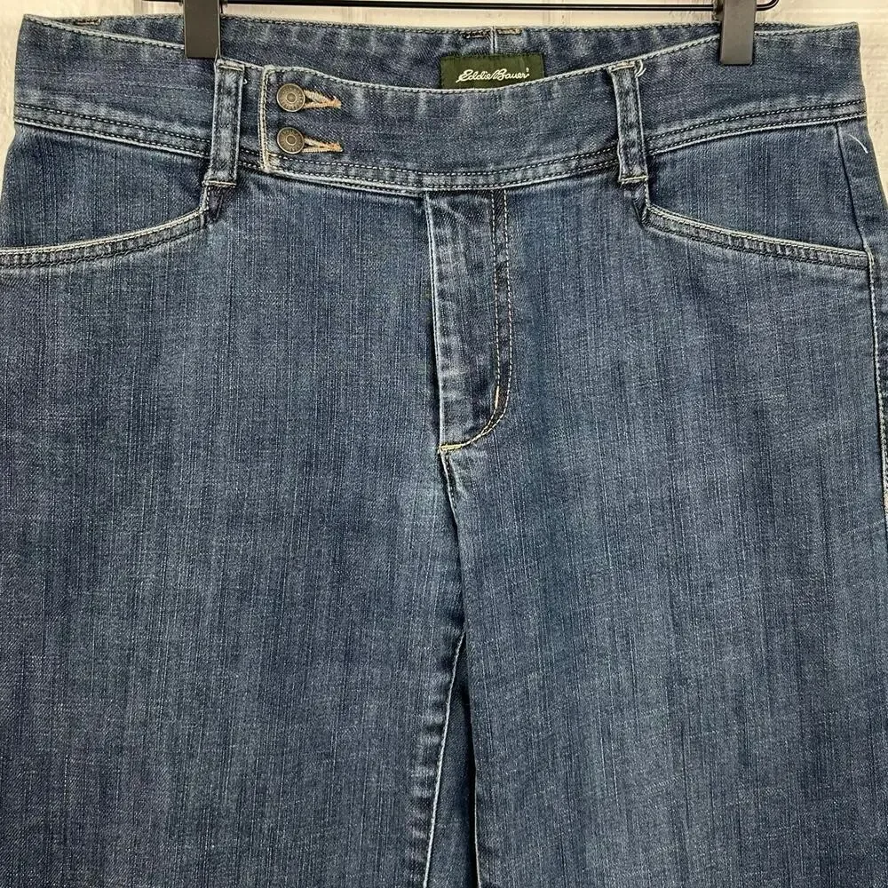 Eddie Bauer Wide Leg Jeans Women 32x29 Blue Classic Relaxed Vintage Wash Denim - Picture 2 of 7
